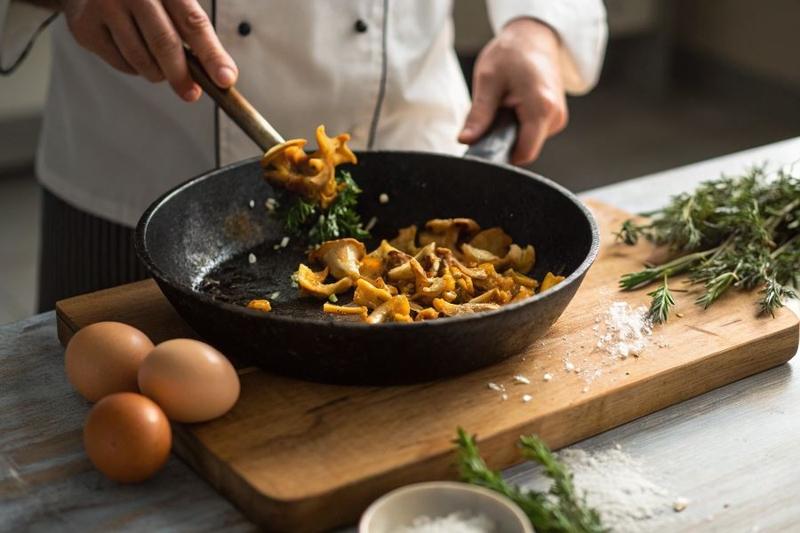 Czy warto solić grzyby do gotowania? Odkryj sekrety idealnego smaku!