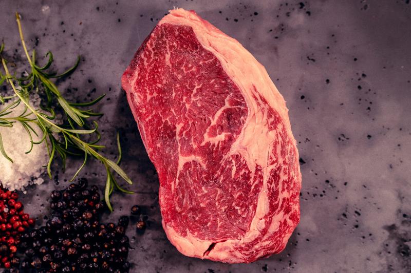 Jak idealnie usmażyć stek z antrykotu – odkryj tajniki perfekcji