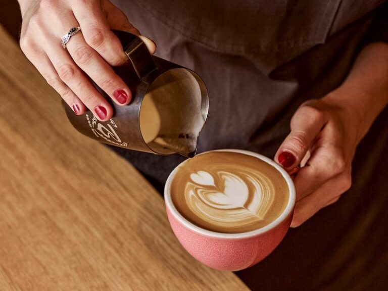 Jakie alternatywy wybrać przy alergii na mleko krowie?