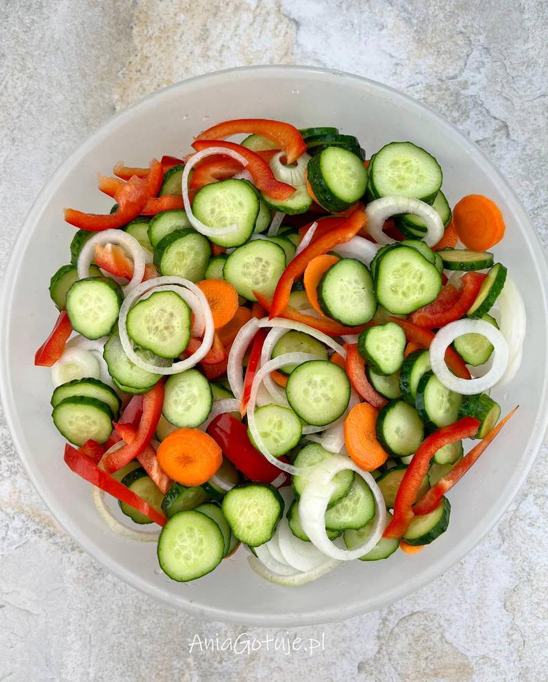 Pikantne sałatki z ogórków