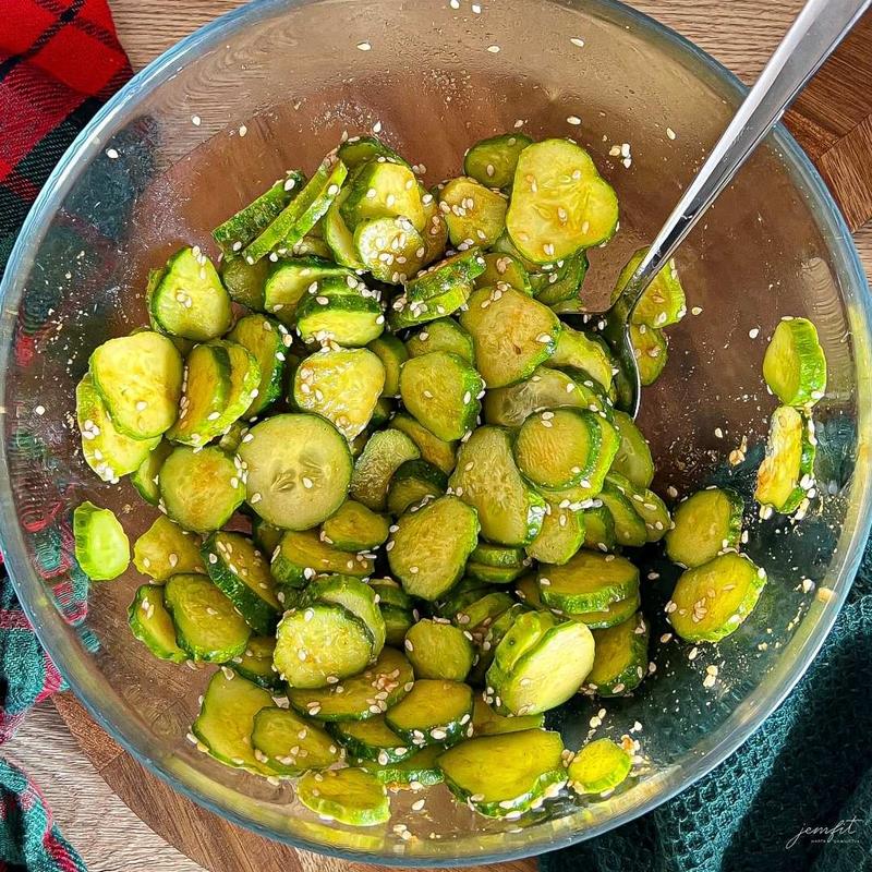 Przepisy na sałatki z ogórków