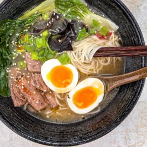 Zupa japońska, która podbije Twoje kubki smakowe – ja pierdolę!