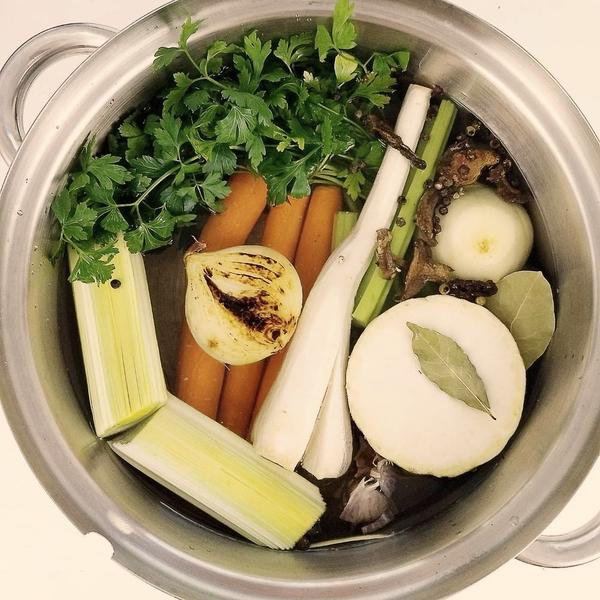 Pieczenie warzyw do rosołu