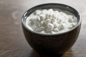 Alternatywy dla serka homogenizowanego: czym go zastąpić w kuchni?