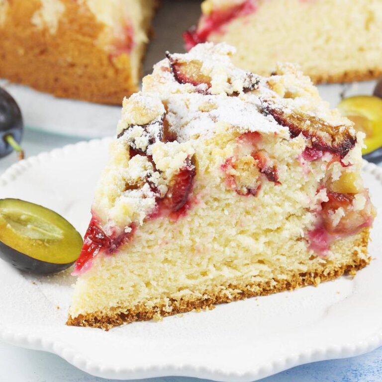 Idealne ciasto drożdżowe ze śliwkami: jak długo piec, aby zachwyciło smakiem?