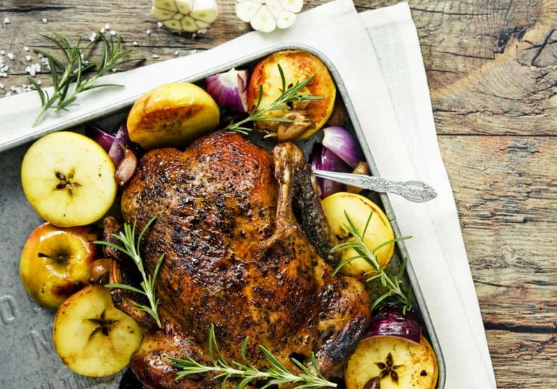 Idealny przepis: jak długo piec kaczkę z jabłkami w piekarniku, aby zachwycić smakami