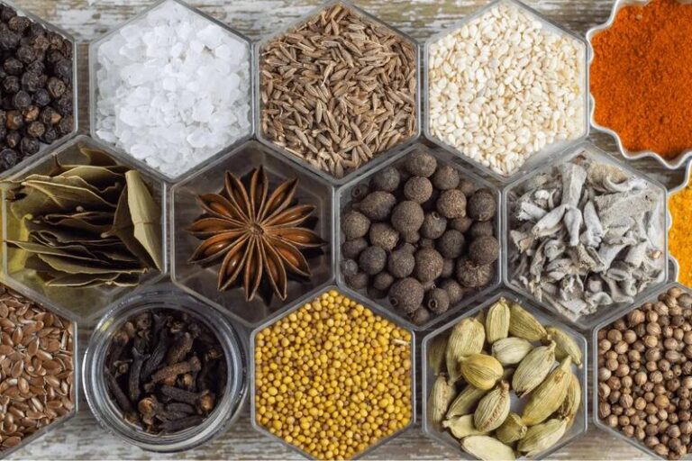 Odkryj fascynujące pochodzenie przypraw korzennych z różnych kontynentów